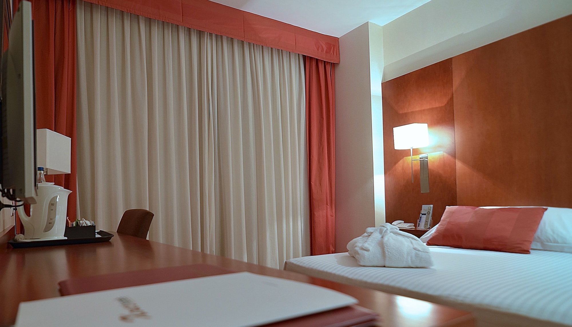 ROOM, DOUBLE BED