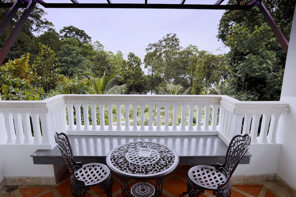 Independence Hotel by Dara in SIHANOUKVILLE