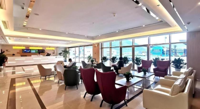 GreenTree Inn Guiyang Wudang District High-speed Railway East Station 32/43