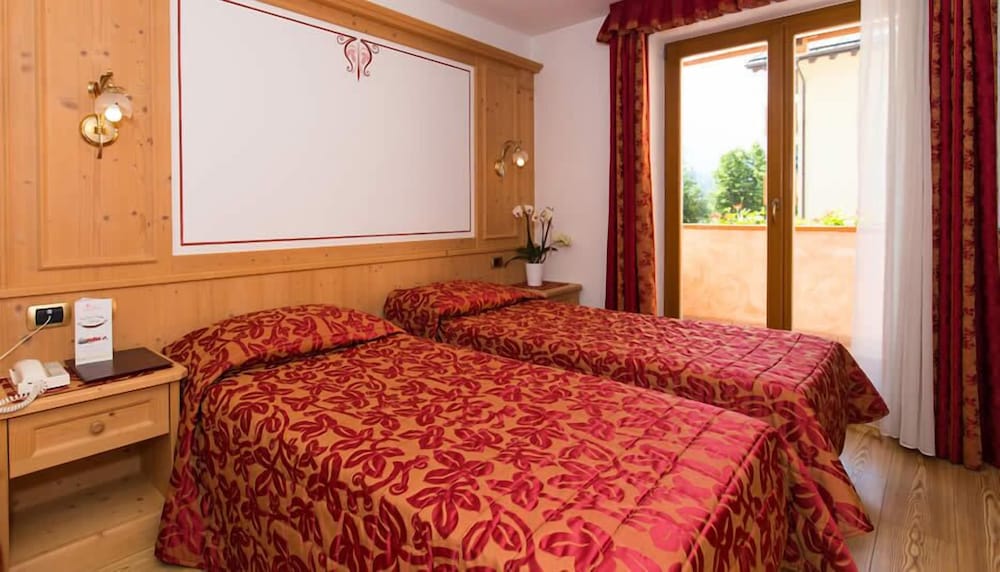 HOTEL CRISTINA 17/45