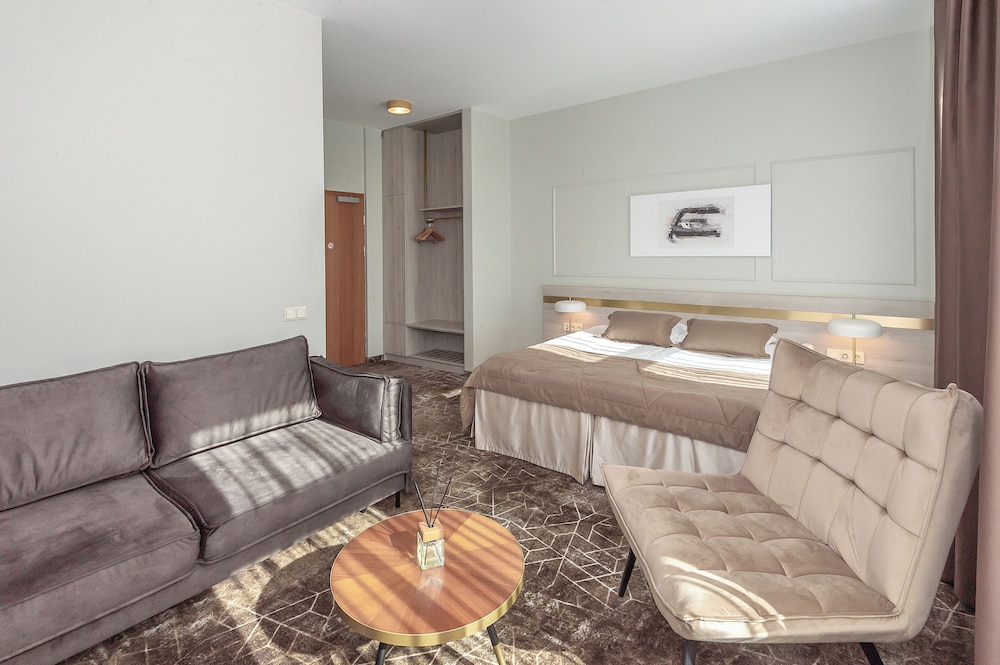 Old Port Hotel 28/50