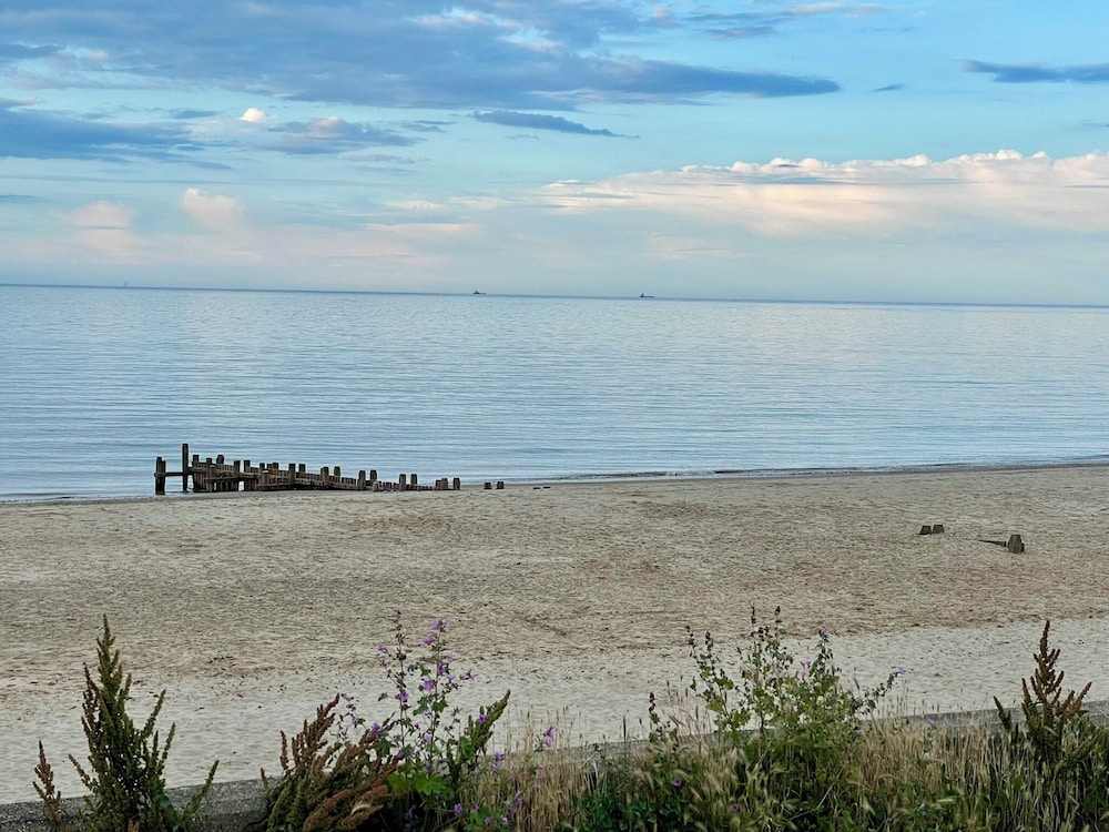 The Leas Beach Park 32/50