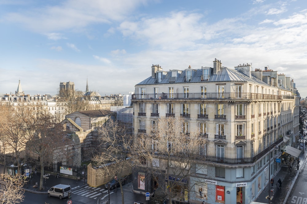 Belloy Saint Germain in PARIS