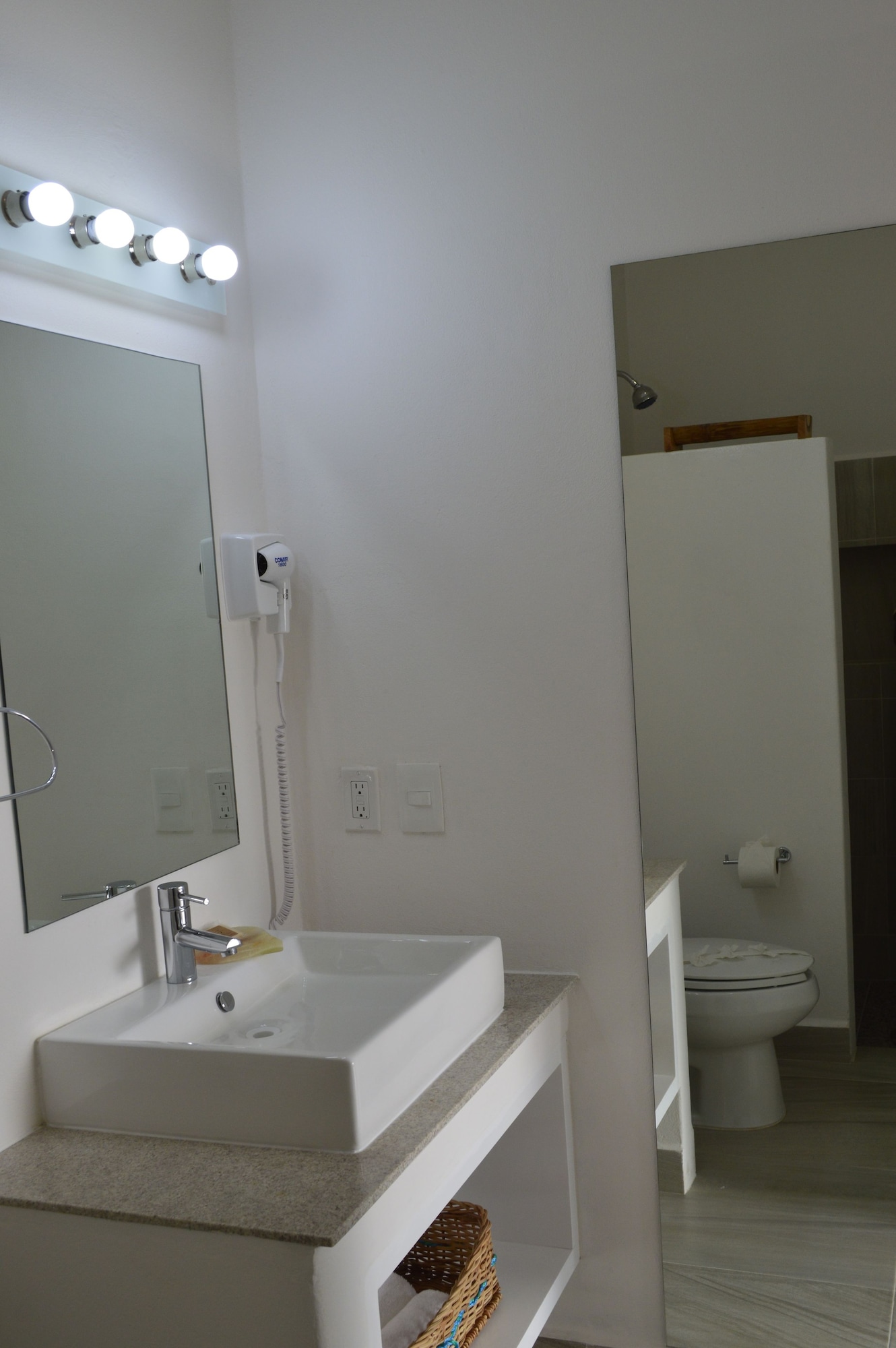 جناح فاخر اقتصادي تنفيذي بسريرين مزدوجين مع أريكة، Ocean Zen Suites 7/8