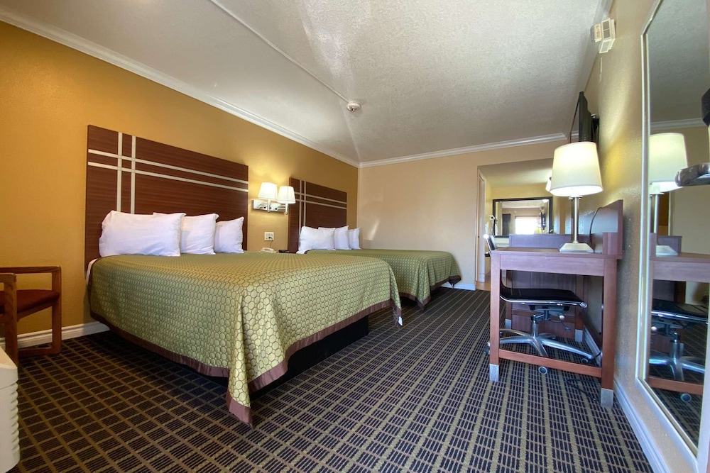 Americas Best Value Inn Azusa Pasadena 18/40