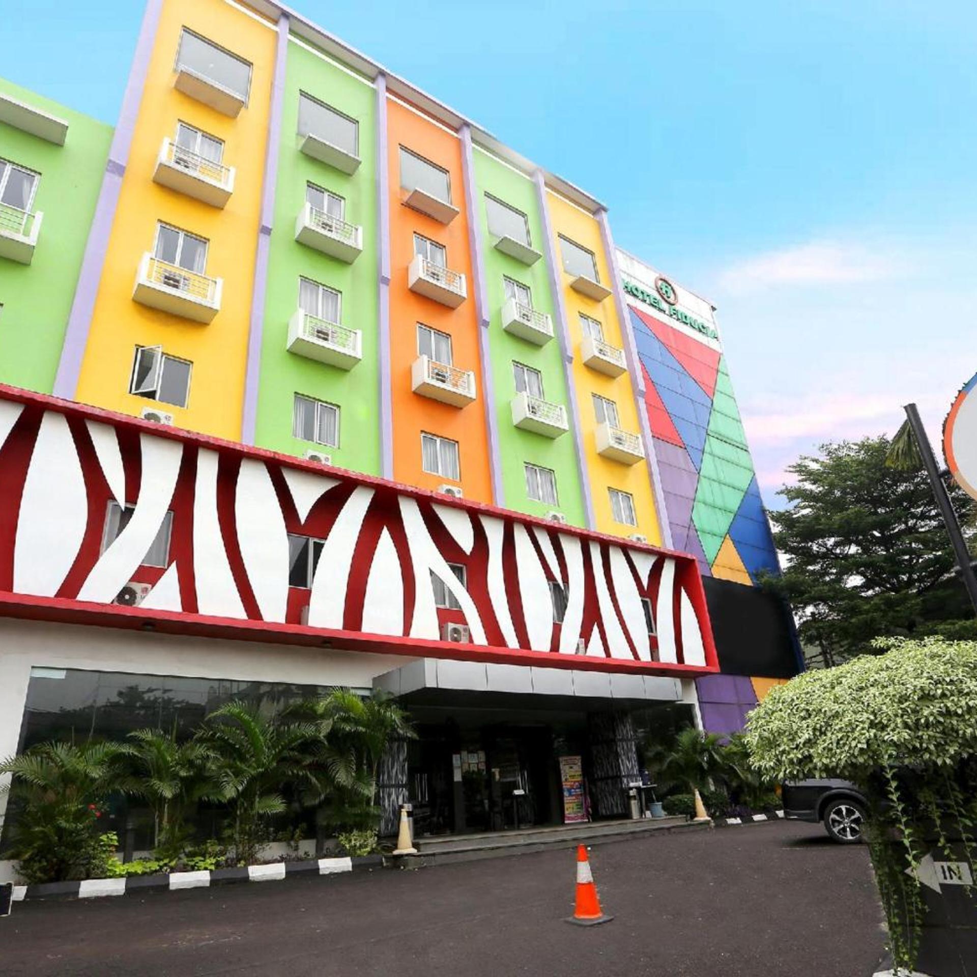 Super OYO Townhouse OAK Hotel Fiducia Pondok Gede in JAKARTA