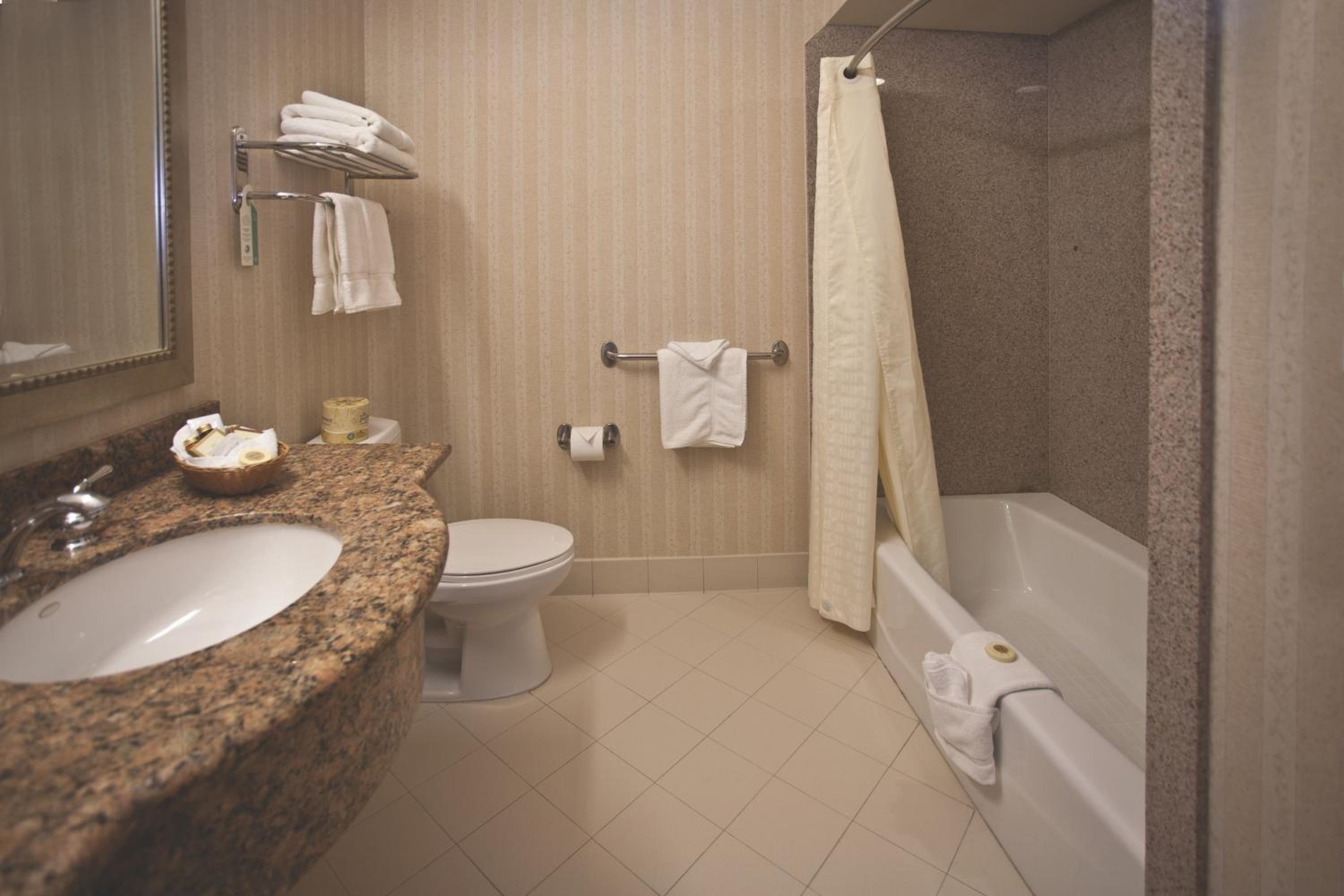 Room, 2 Double Beds, Bay Landing Hotel 3/6