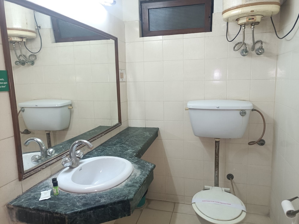 Mohan Hotel 30/33