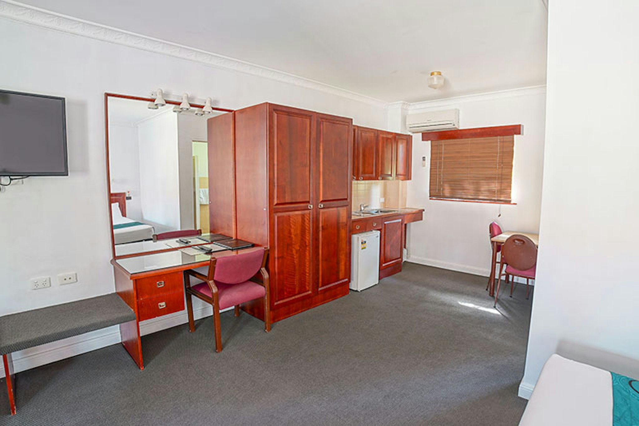 COUNTRY COMFORT COFFS HARBOUR 8/21