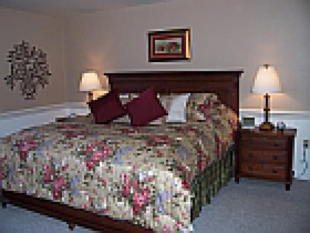 Camelot Restaurant Inn 8/50