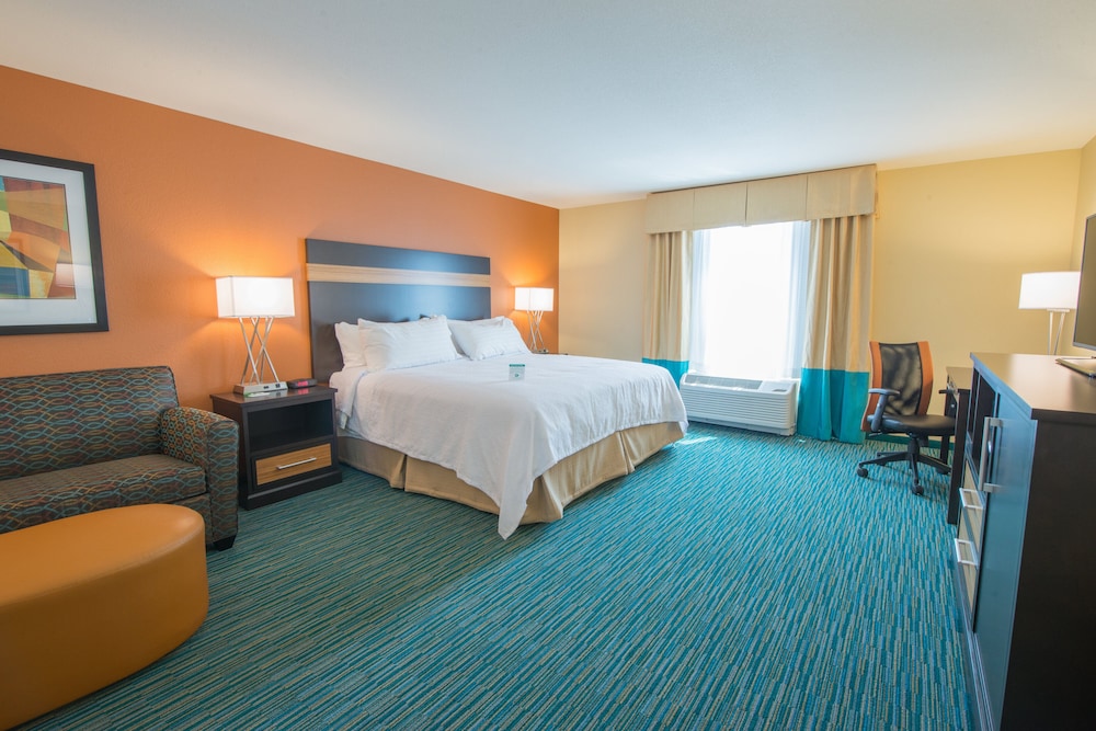 Holiday Inn Bismarck 8/70