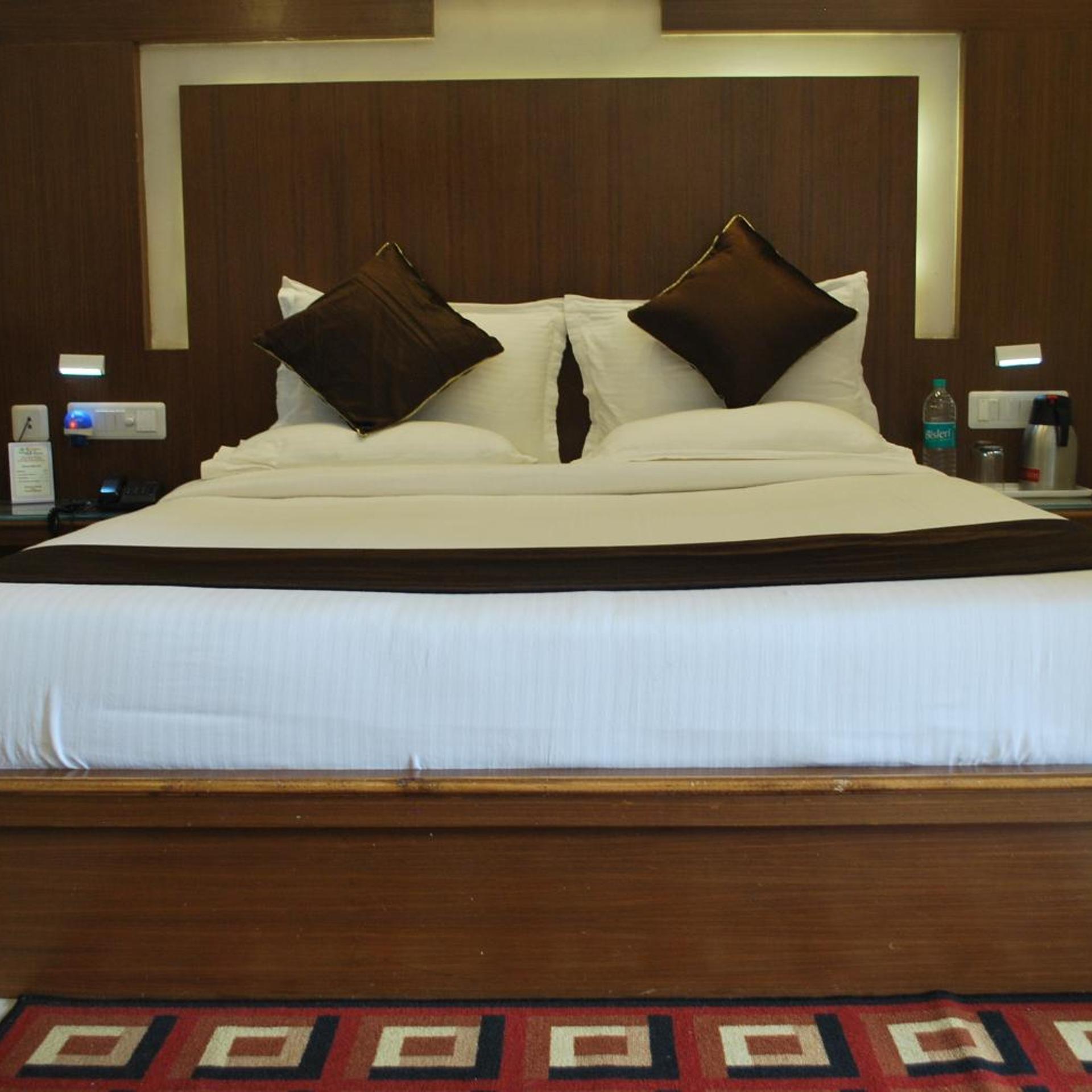 Hotel Basera Brij bhoomi 27/43