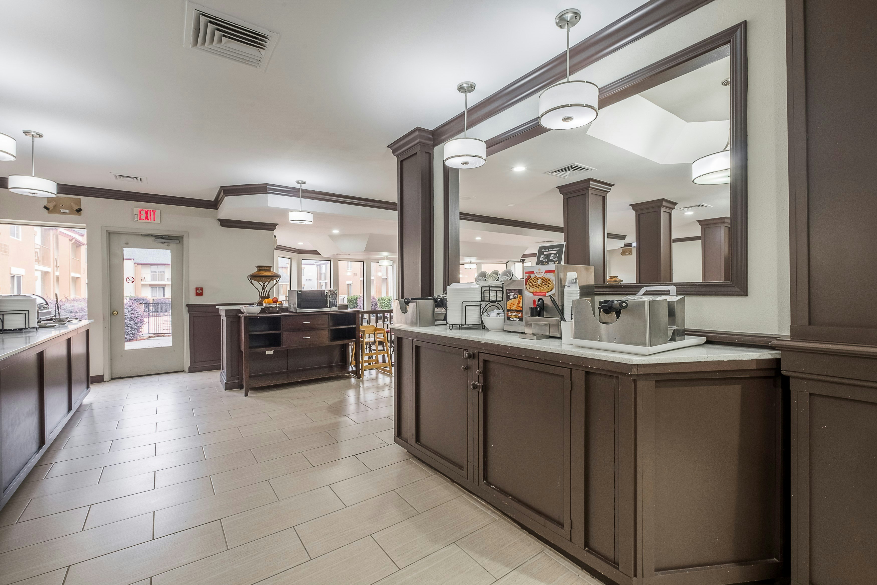 Red Roof PLUS & Suites Knoxville West - Cedar Bluff 8/51