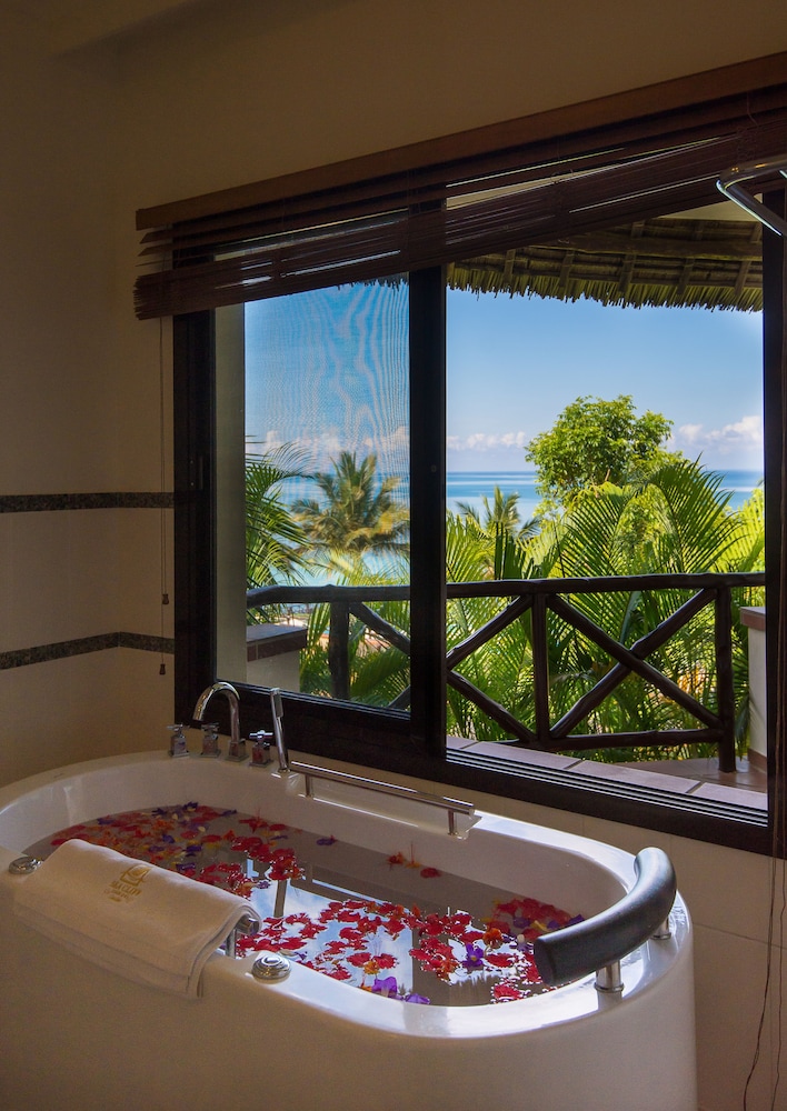 Sea Cliff Resort and Spa Hotel 36/80