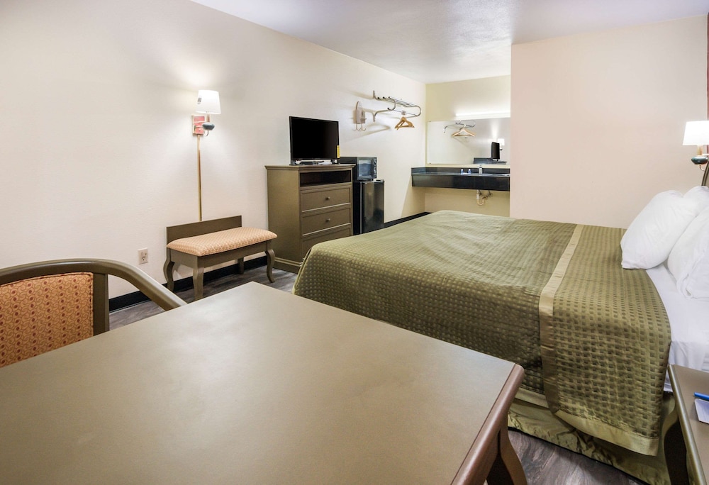 Rodeway Inn Ranger I-20 11/20