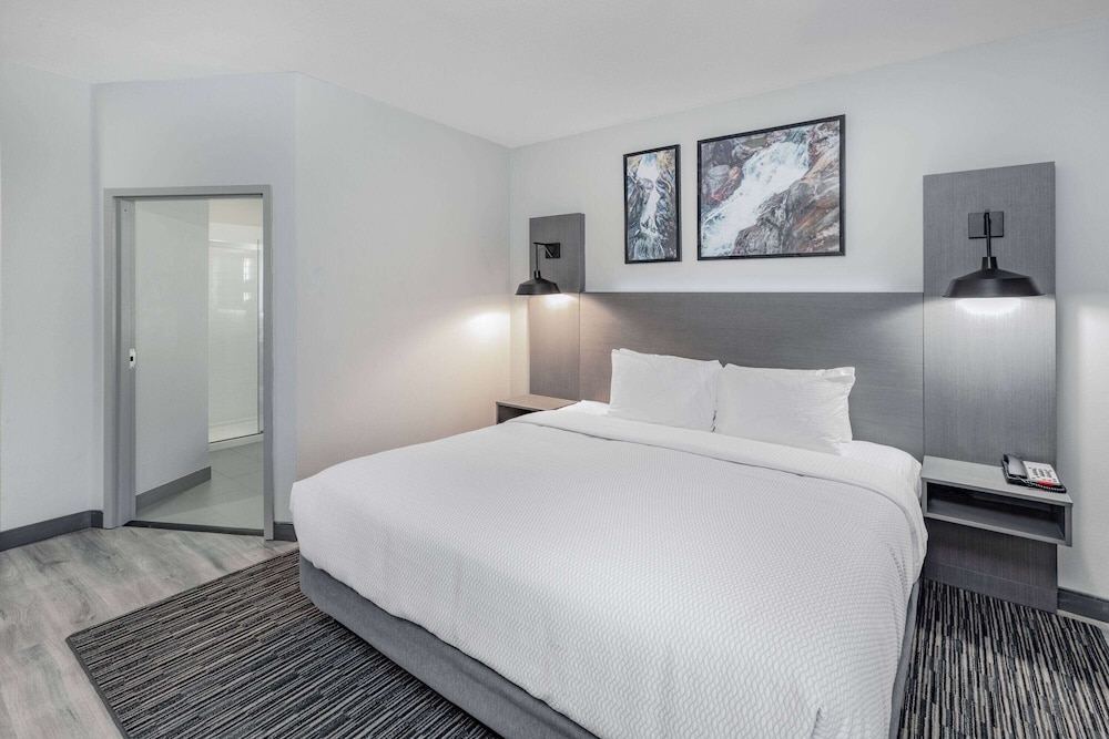 La Quinta Inn & Suites by Wyndham Ardmore 8/23