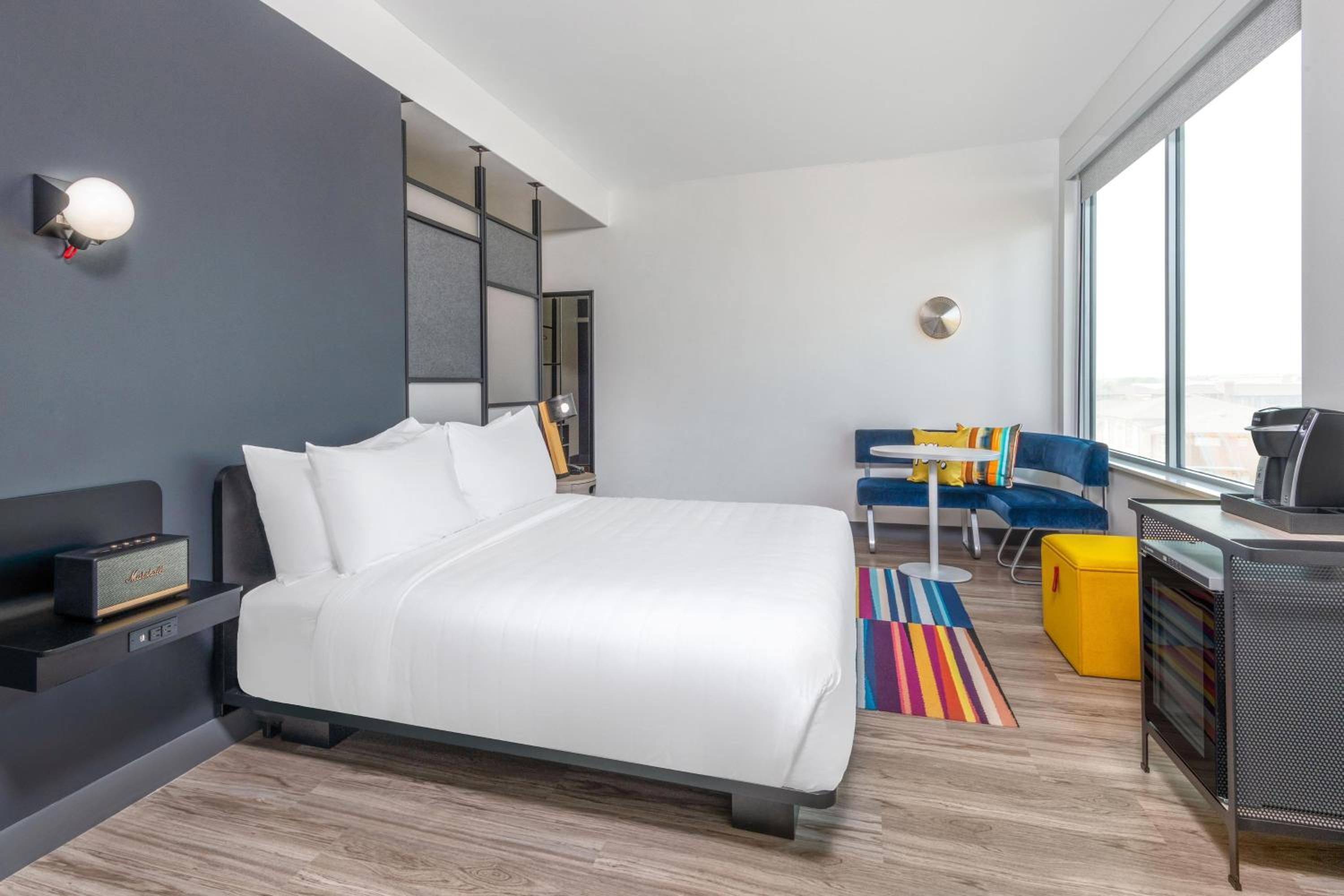 Aloft, Guest Room, King Bed