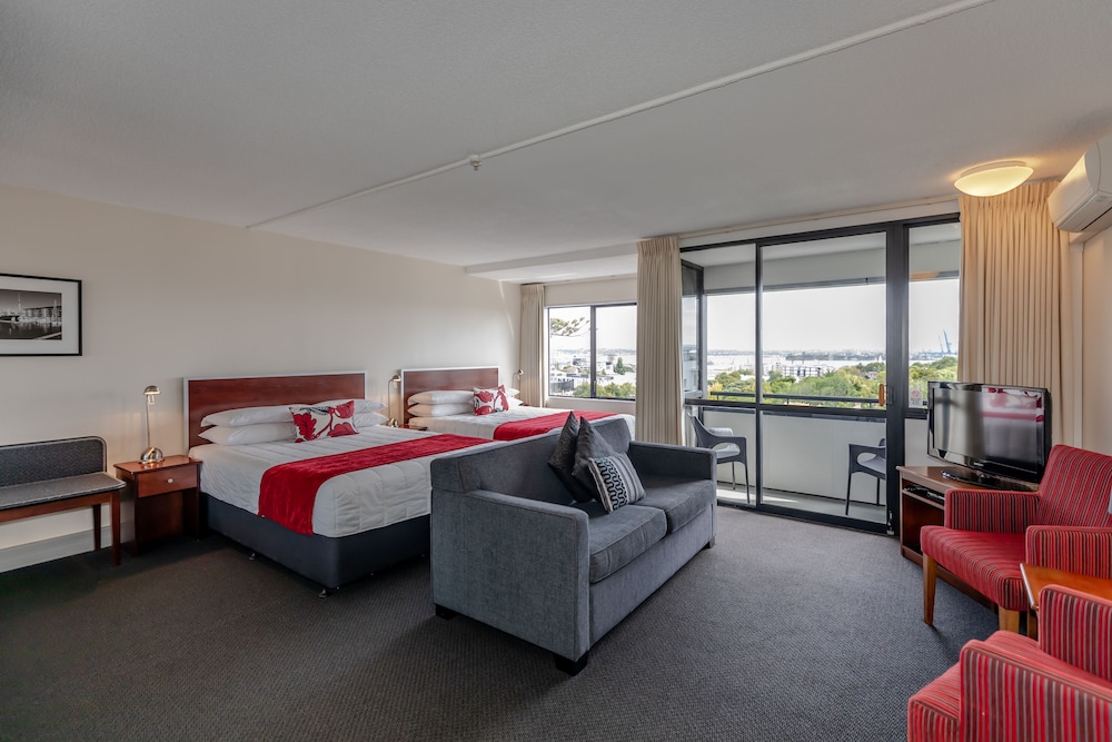 The Parnell Hotel and Conference Centre 24/27