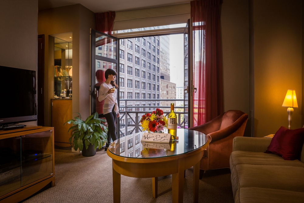 Hotel Giraffe 50/61