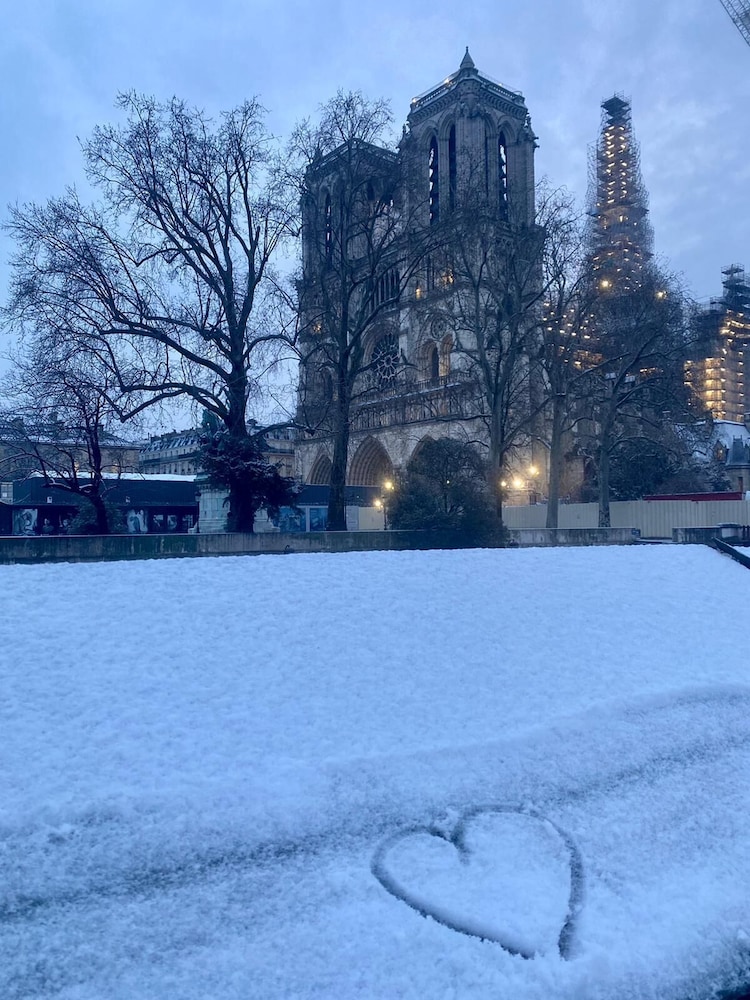 Hôtel Les Degrés De Notre Dame 42/50