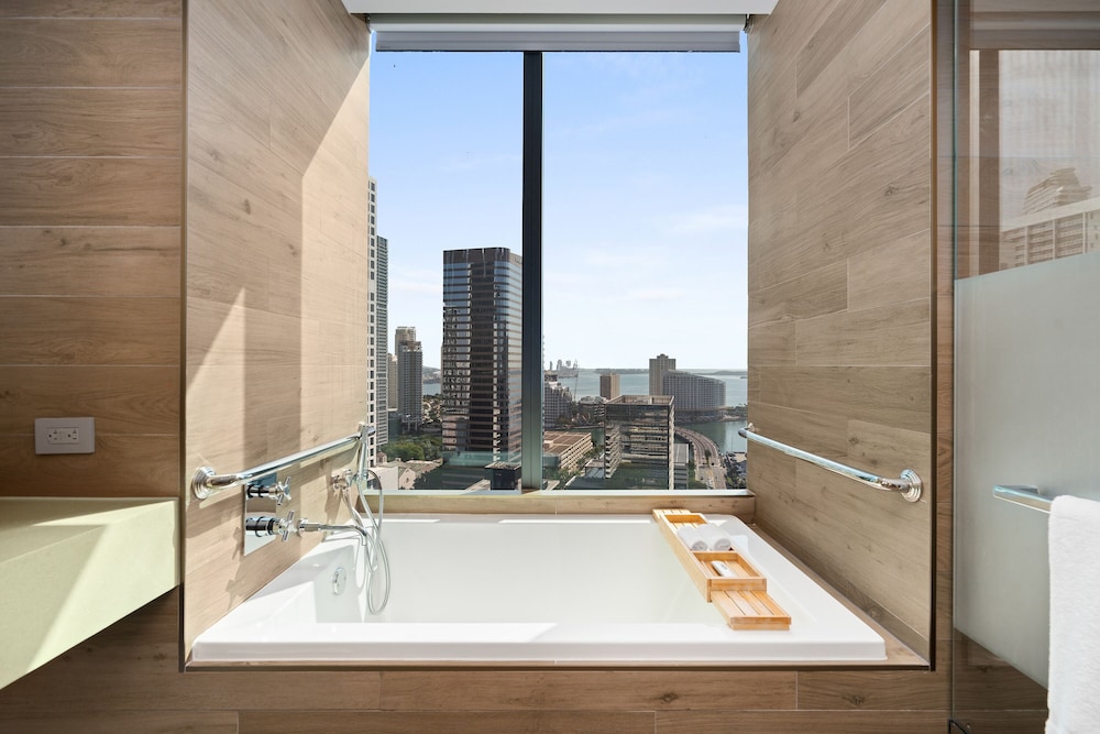 3 BEDROOMS, RESIDENCE, SUITE