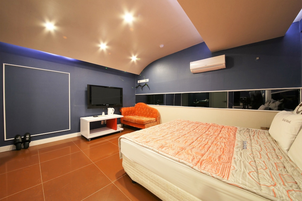 Sense Motel 15/50