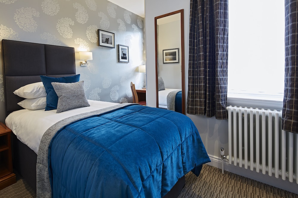Mandolay Hotel Guildford 15/37