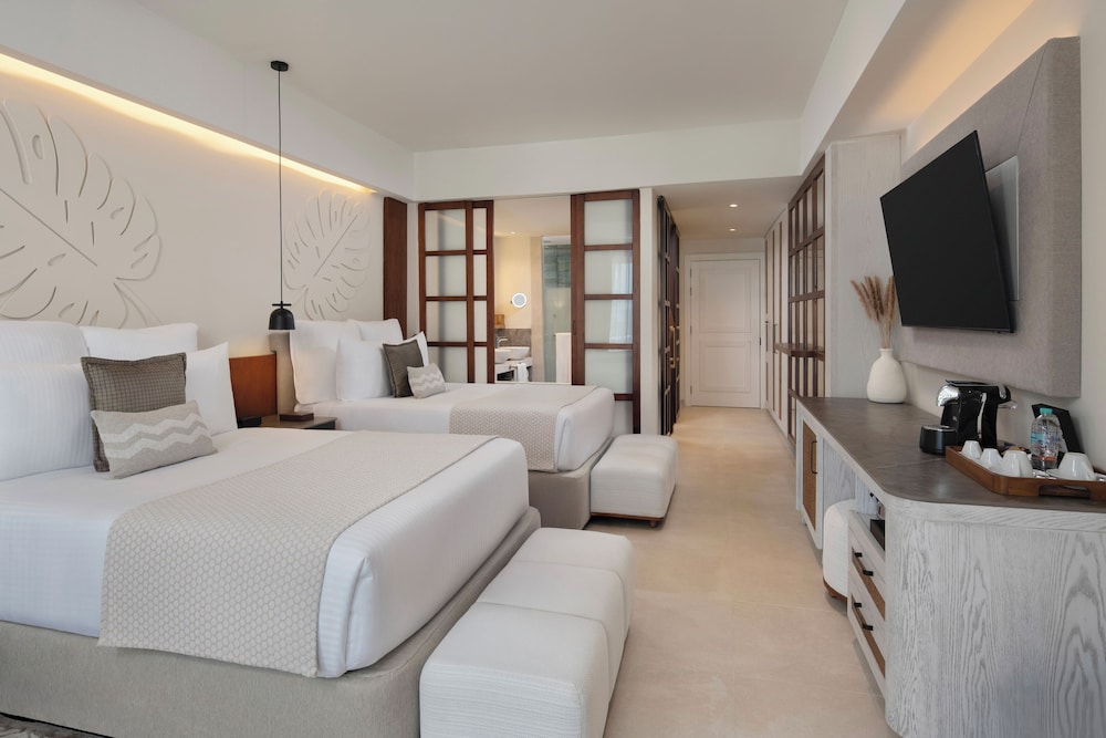 Junior Suite, 2 Double Beds, Tropical View