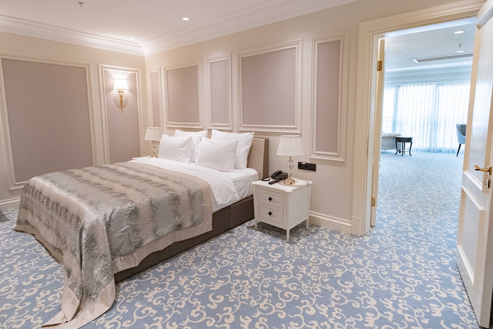 Dekalb Hotel Istanbul 10/50