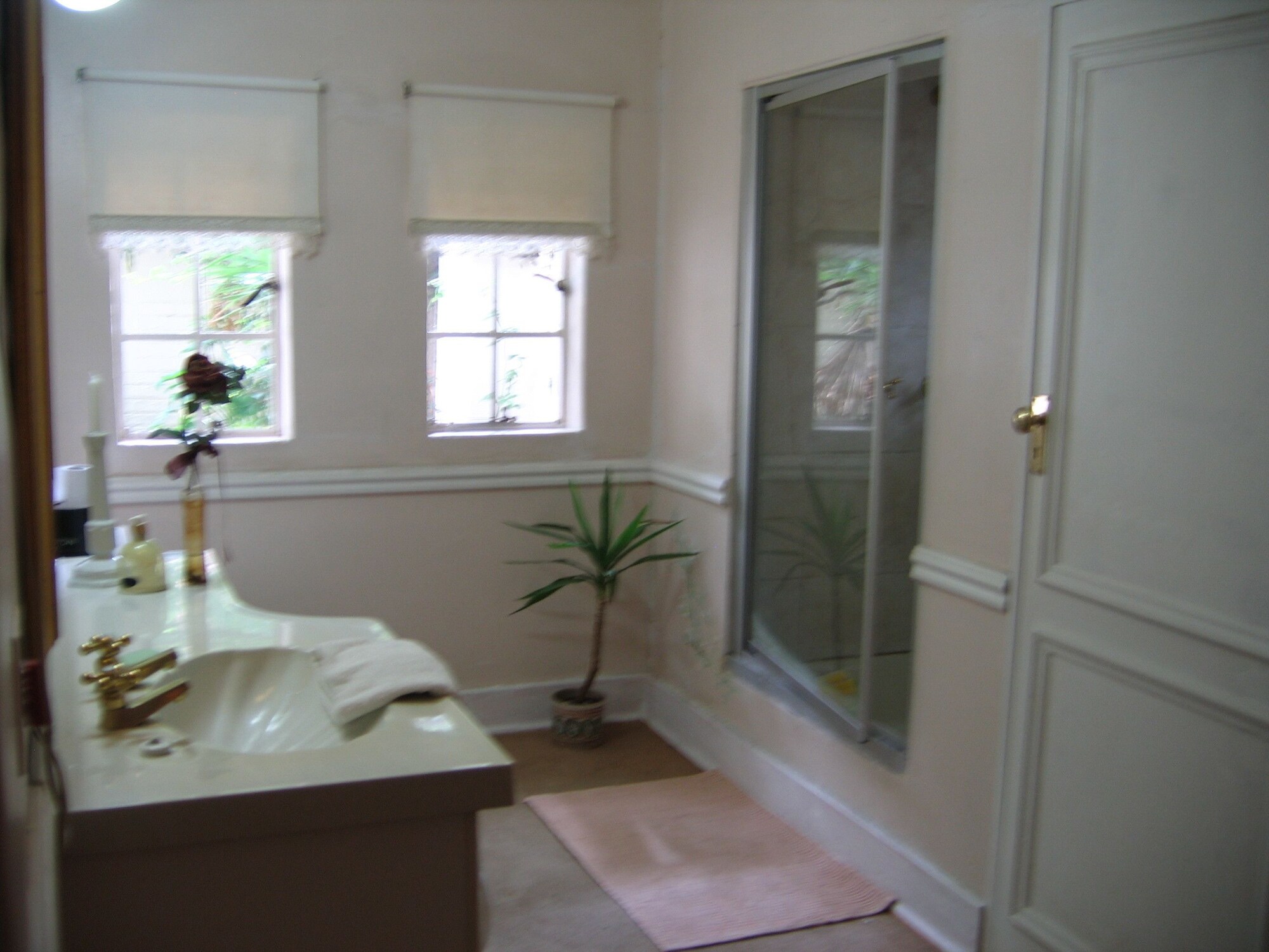 Mary, Room, 1 Double and 1 Single Bed, Villa Victoria Executive Guest House 2/2