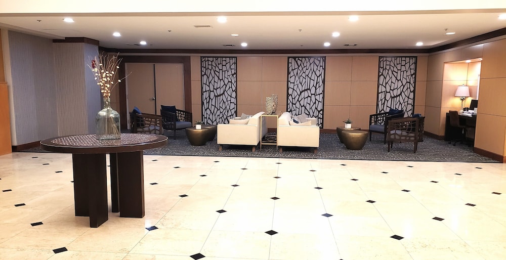 Radisson Suite Hotel Oceanfront 60/64