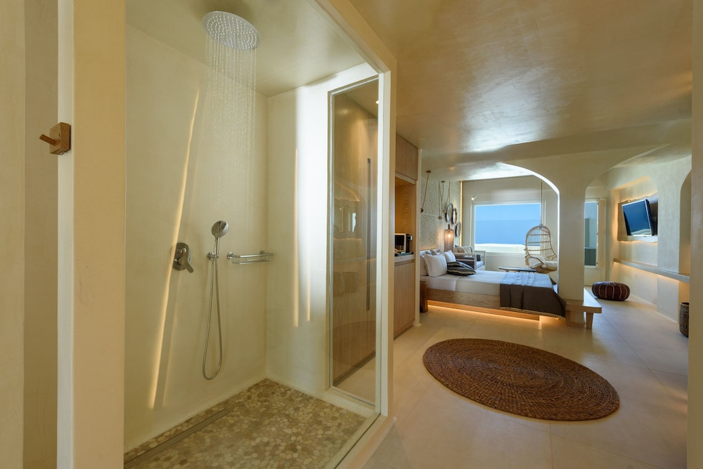 Divelia East Suites 45/48