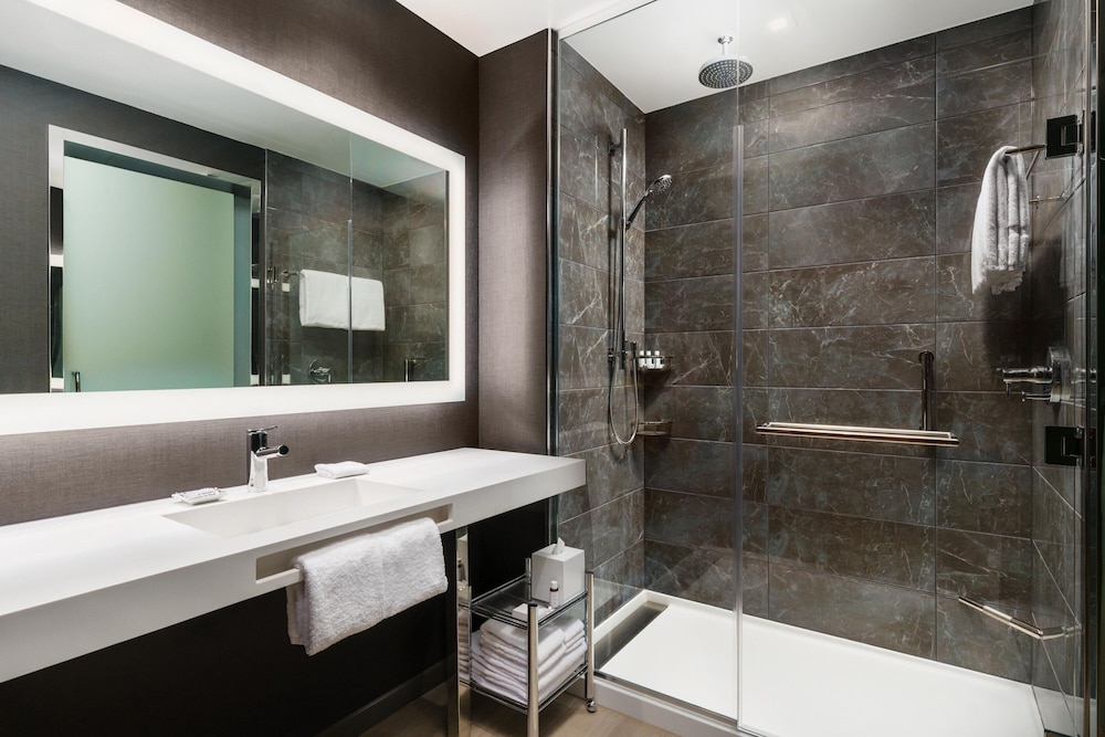 AC Hotel by Marriott Raleigh Downtown 28/29