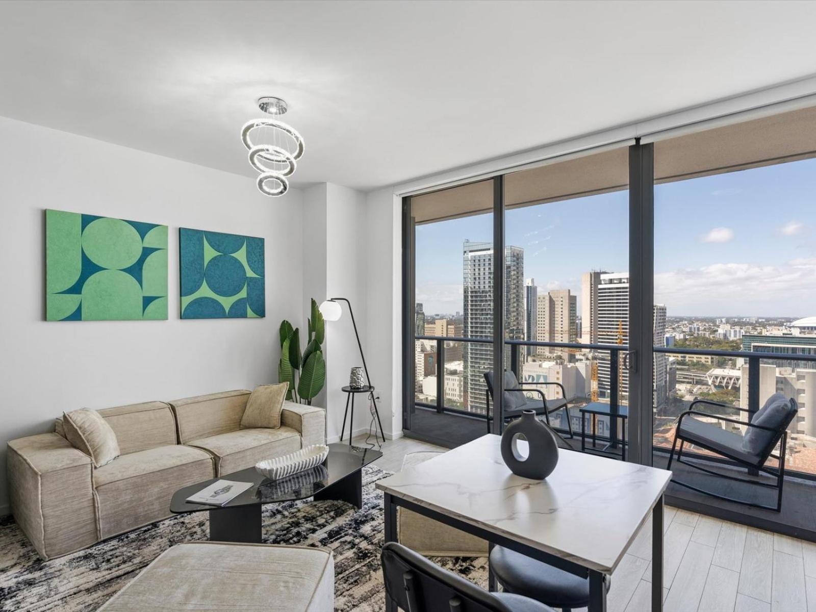 29th Floor Balcony Studio Miami Skyline Views 19/31