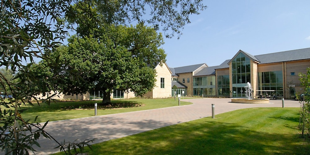 De Vere Cotswold Water Park 63/68
