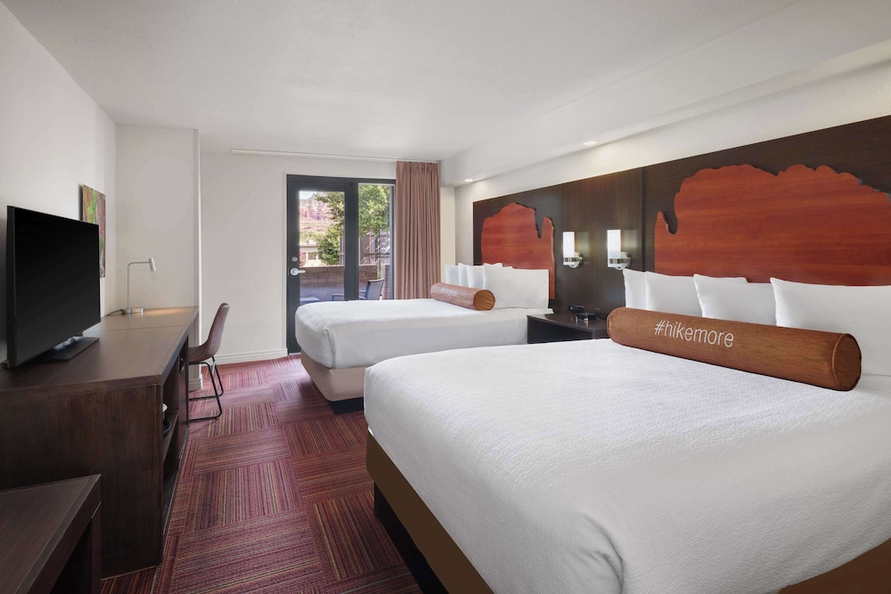 STANDARD, 2 DOUBLE BEDS, PATIO