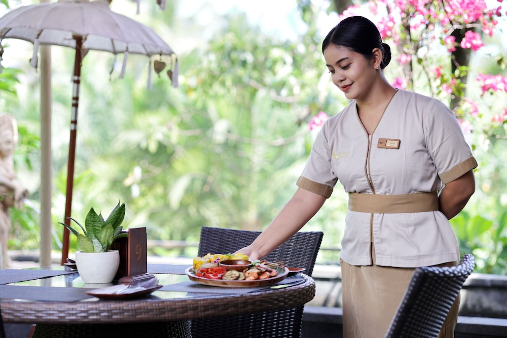 Ubud Nyuh Bali Resort & Spa 24/74