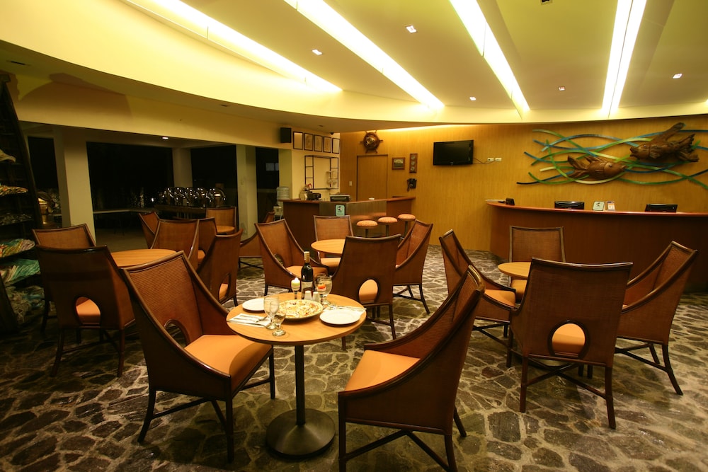 Crown Regency Beach Resort Boracay 65/75