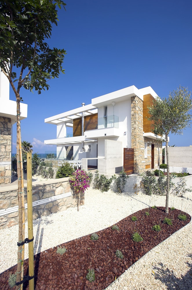 Paradise Cove Luxurious Beach Villas 41/50