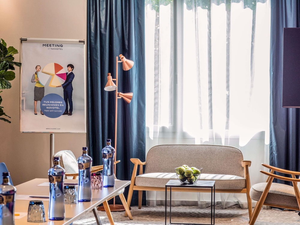 Novotel Barcelona Cornella Hotel 51/71