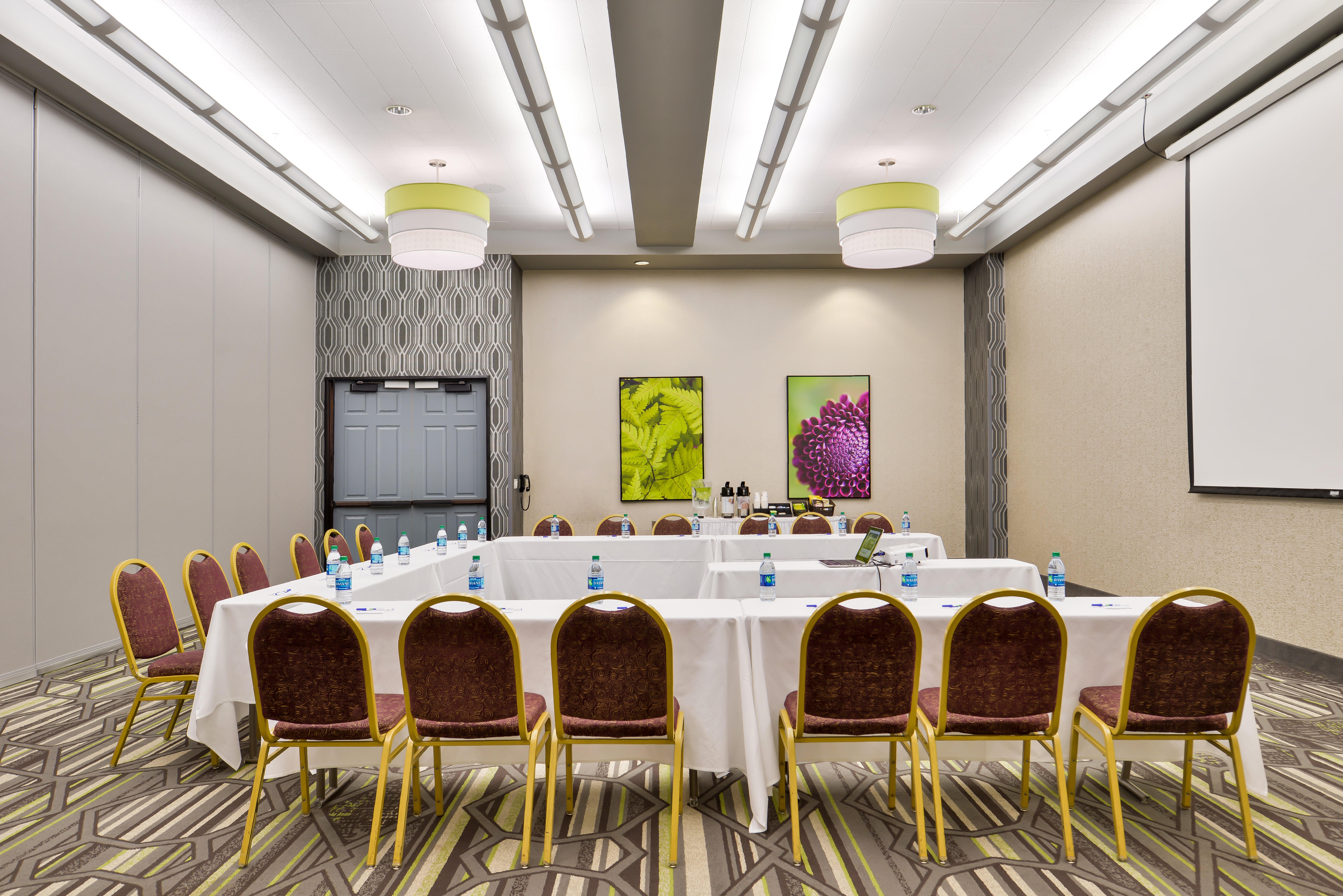 Holiday Inn Express Hotel Suites Elk Grove Ctrl Sacramento S An Ihg Hotel 30/42