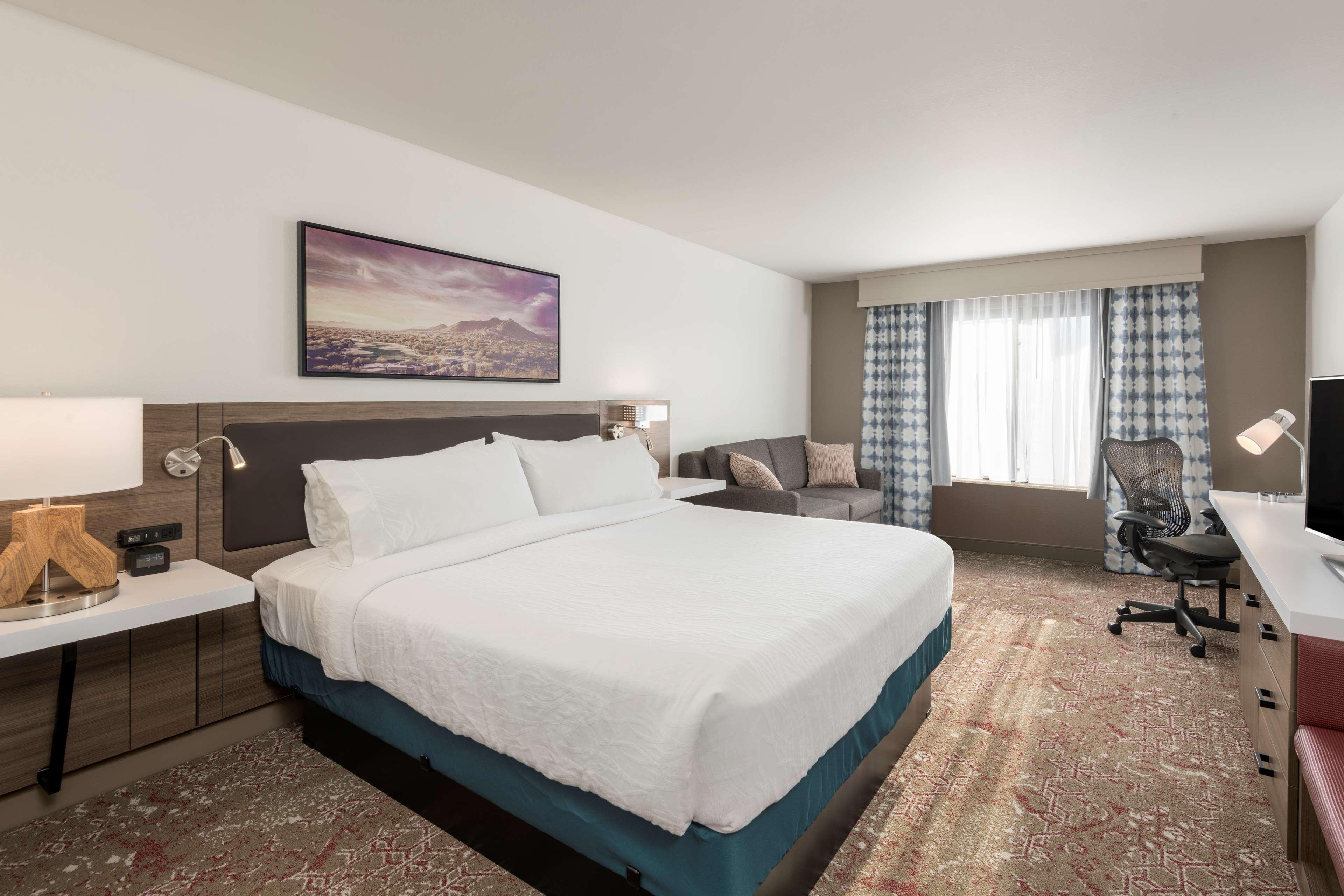 DELUXE, KING BED, SOFA
