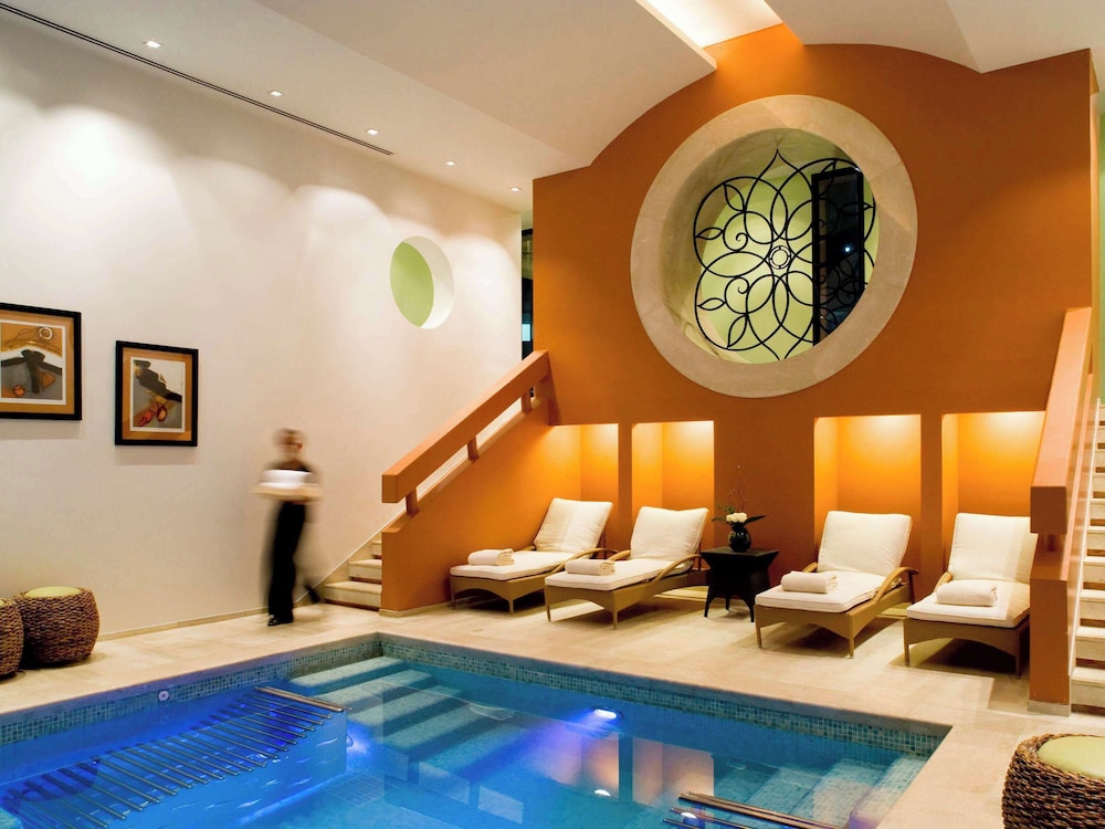 swimming pool spa