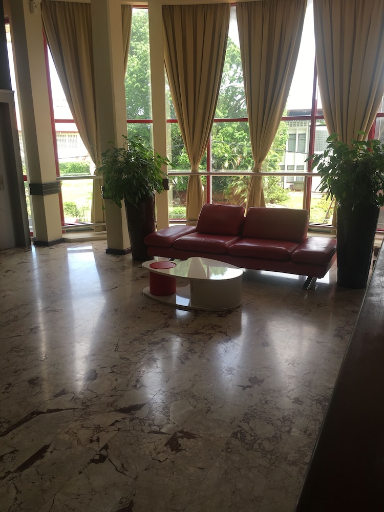 Elegance Hotel & Casino 24/50