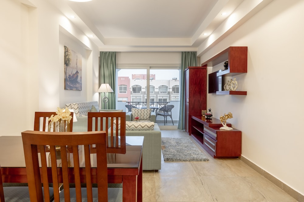Oyster Bay Beach Suites 39/60