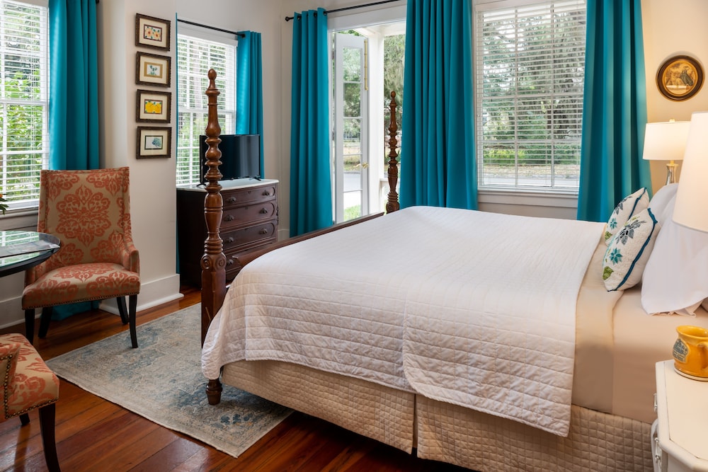 Southernmost, King Bed
