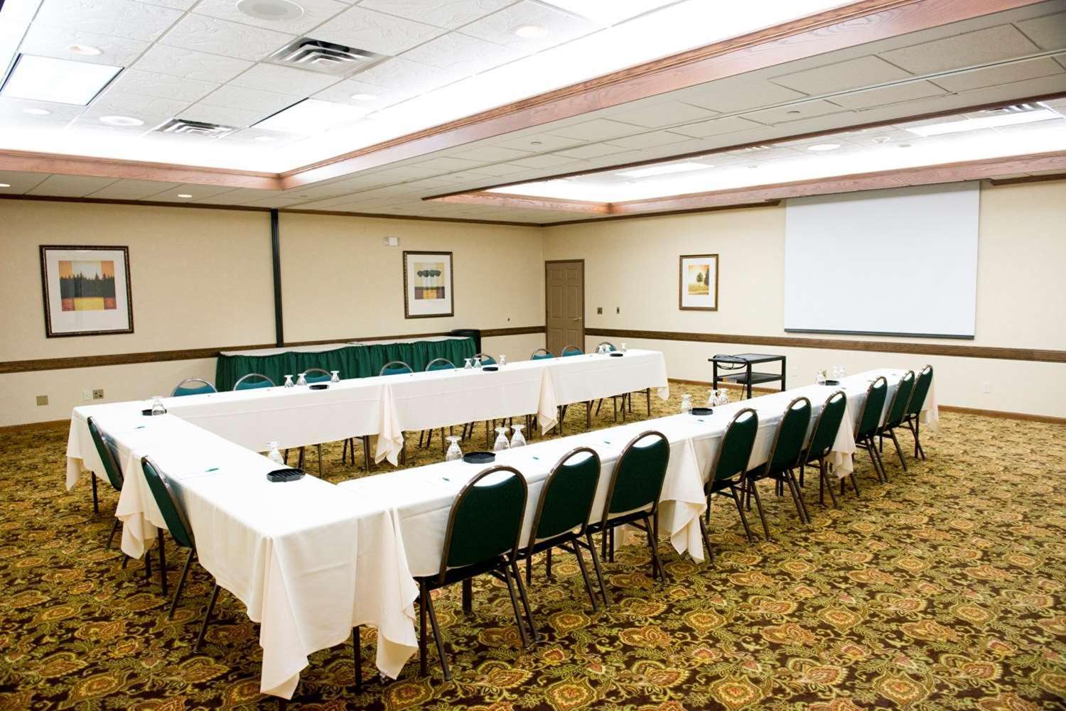 Country Inn & Suites By Radisson Chanhassen, MN 17/20