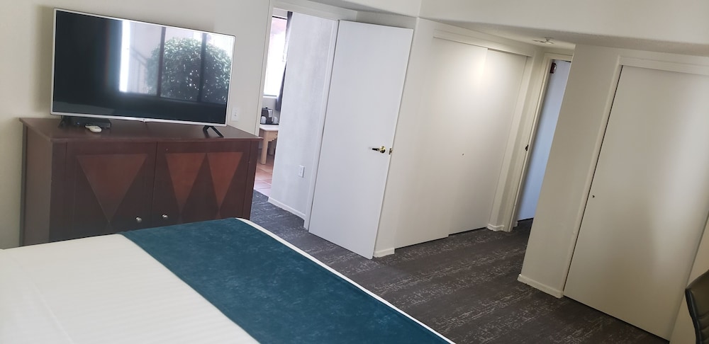 Los Viajeros Inn 12/54