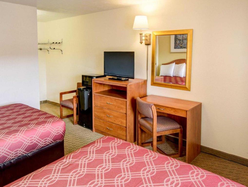 غرفة بسريرين مزدوجين للمدخنين، Econo Lodge Albuquerque East 4/5