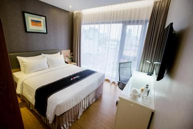 Deluxe, Queen Bed, City View